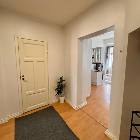 Kotimaailma - Keskustakaksio - Haemeenkatu 2 * Tampere