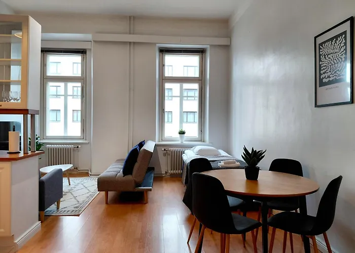 Kotimaailma - Keskustakaksio - Haemeenkatu 2 *